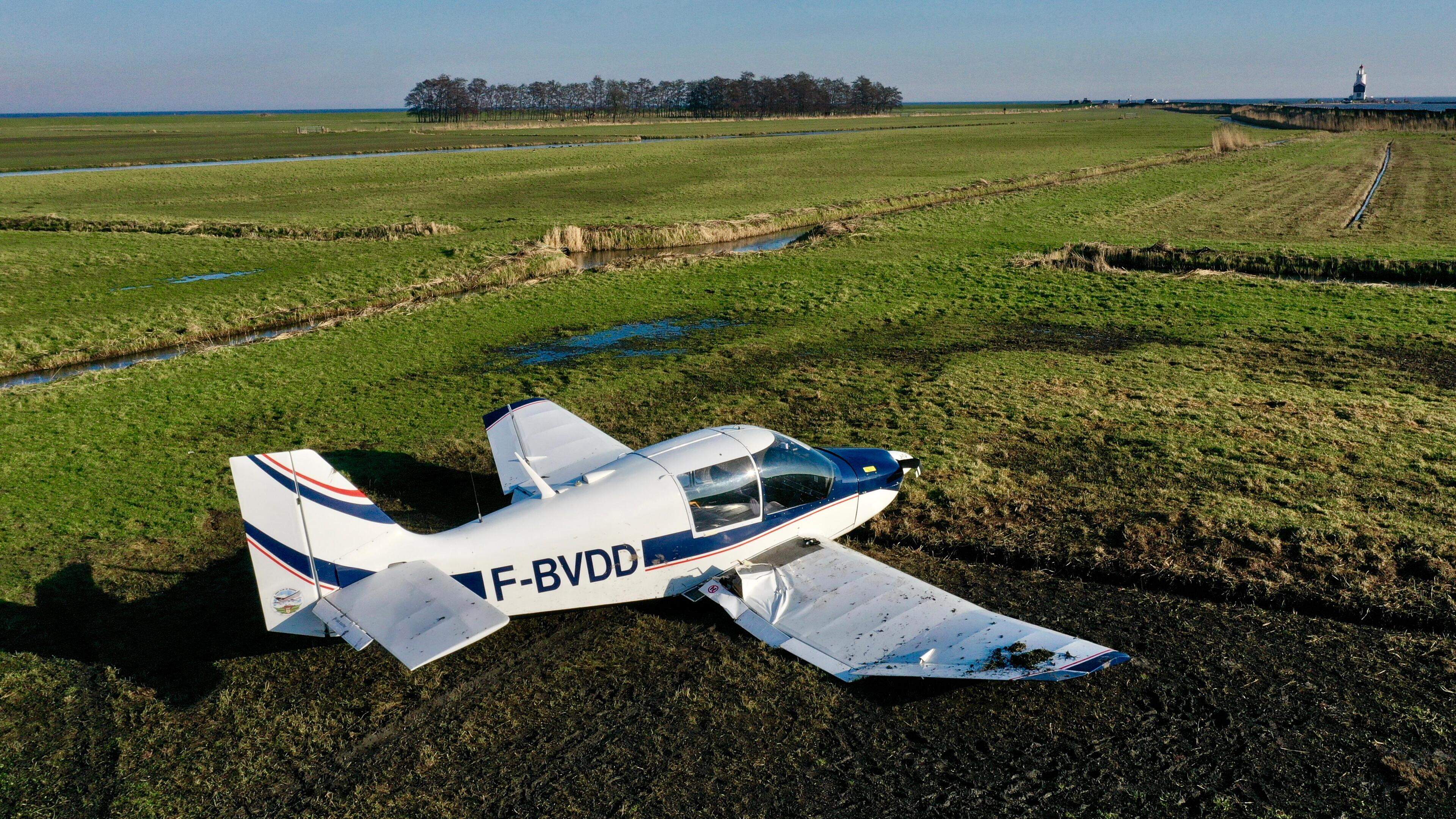 ‘Ik dacht: wat doet die idioot?’ Markers blikken terug op spectaculaire noodlanding van vliegtuig in